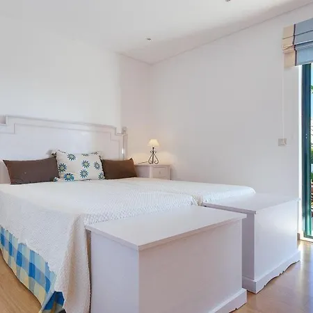 Gale Sleeps 8 Pool Air Con Wifi