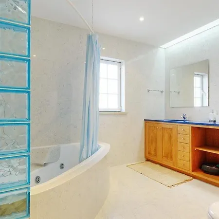 Gale Sleeps 8 Pool Air Con Wifi * Patroves
